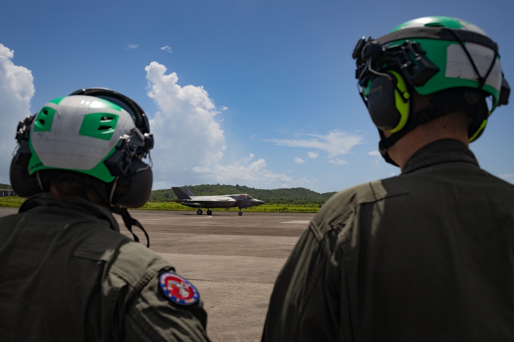 VMFA-225 conducts flight operations in Puerto Rico