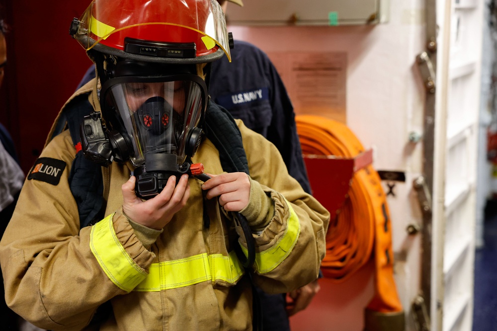 USS Gonzalez (DDG 66) Conducts Damage Control Drill