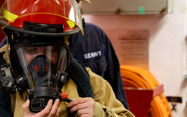USS Gonzalez (DDG 66) Conducts Damage Control Drill