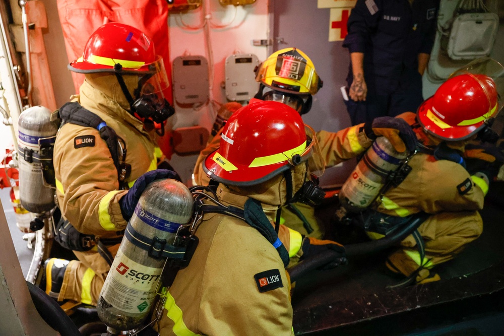 USS Gonzalez (DDG 66) Conducts Damage Control Drill