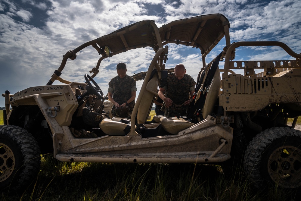 2nd MLG Commanding General attends UGV Demo