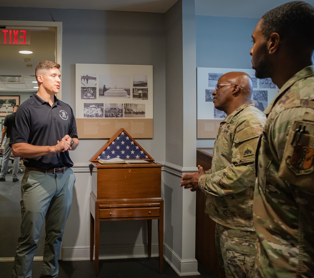 D.C. Army National Guard Command Sergeant Major thanks Tomb Sentinels