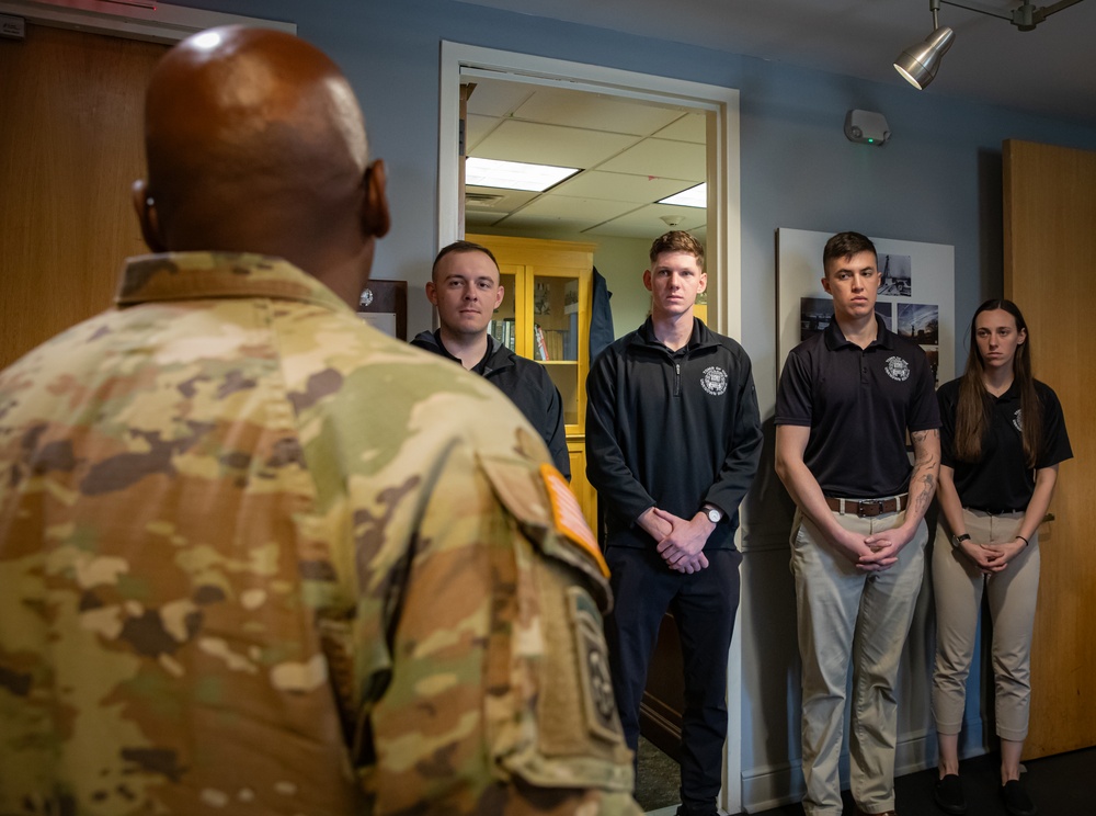 D.C. Army National Guard Command Sergeant Major thanks Tomb Sentinels