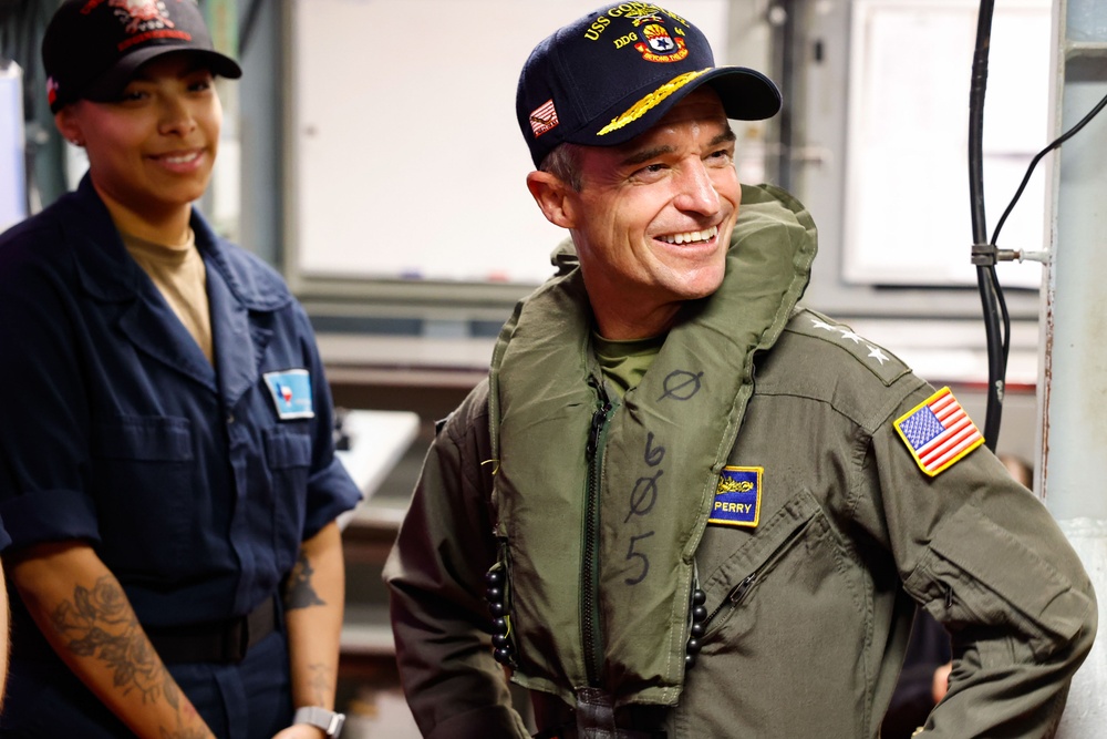 USS Gonzalez (DDG 66) Hosts Commander, United States Second Fleet