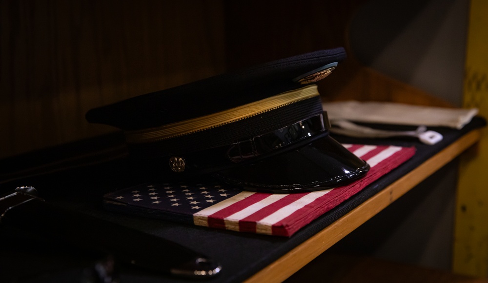 D.C. Army National Guard Command Sergeant Major thanks Tomb Sentinels