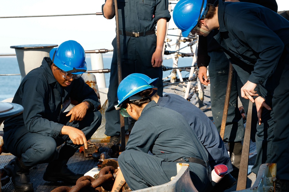 USS Gonzalez (DDG 66) Conducts Anchoring Evolutions