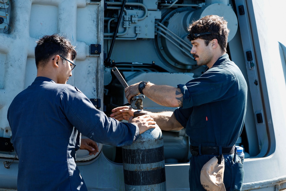 USS Gonzalez (DDG 66) Conducts Live Fire Exercise