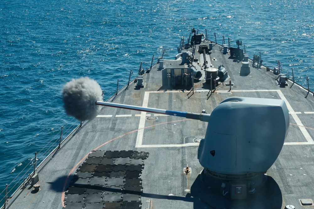 USS Gonzalez (DDG 66) Conducts Live Fire Exercise