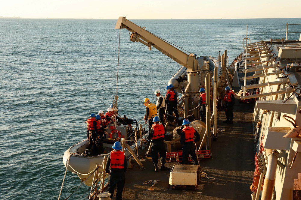 USS Gonzalez (DDG 66) Conducts Small Boat Operations