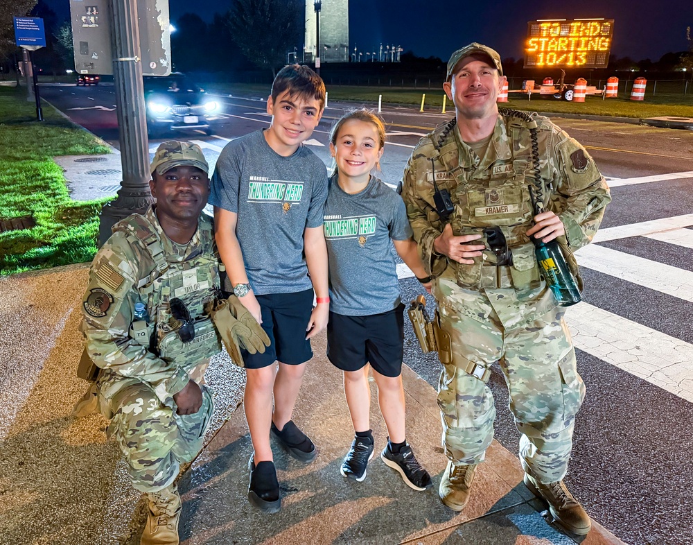 National Guard Duo Reunite Lost Child With Parents at Washington Monument
