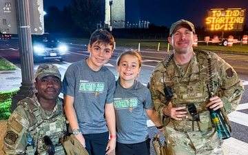 National Guard Duo Reunite Lost Child With Parents at Washington Monument