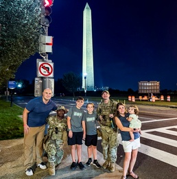 National Guard Duo Reunite Lost Child With Parents at Washington Monument