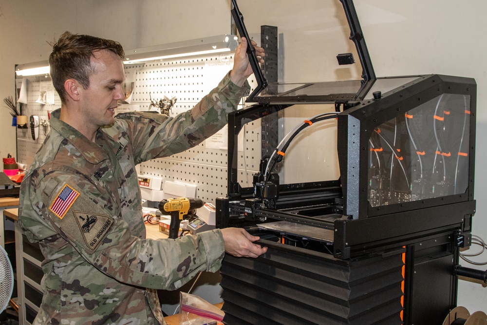 SETAF-AF, 173rd Airborne Brigade provide tour of unmanned vehicle lab