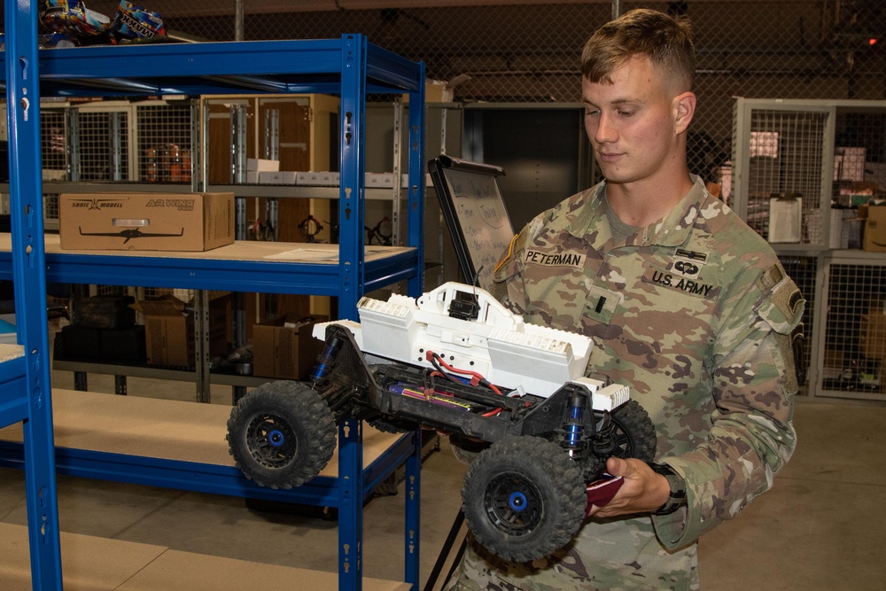 SETAF-AF, 173rd Airborne Brigade provide tour of unmanned vehicle lab
