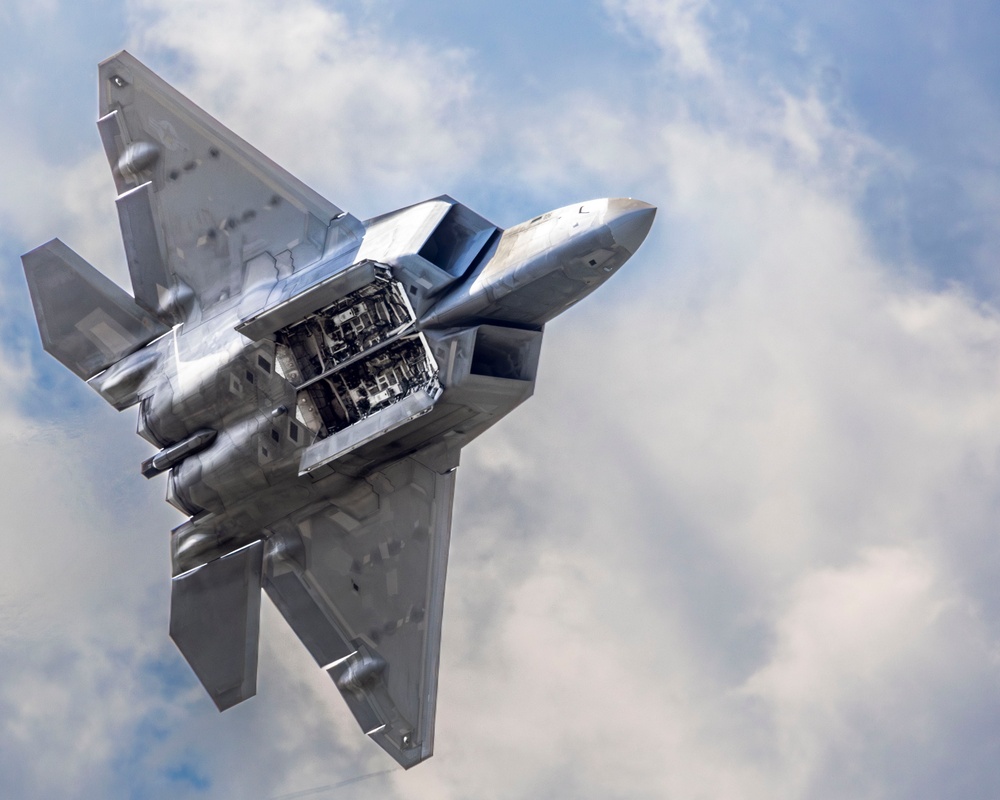 Power in Motion: F-22 Performs at NAS Oceana