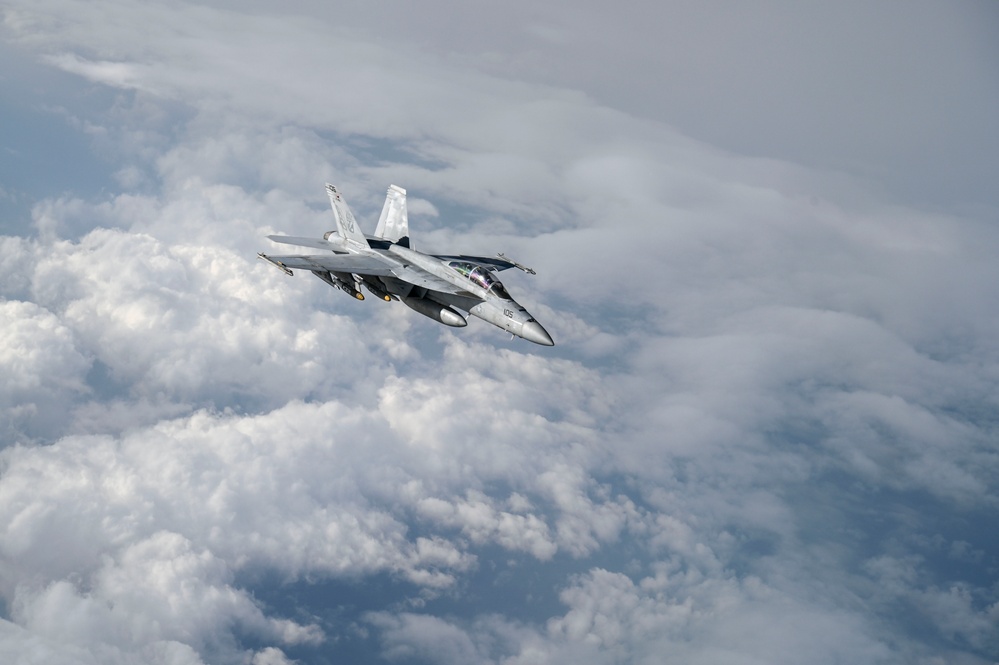 U.S. Navy F/A-18 Super Hornets refueled U.S. Navy F/A-18 Super Hornets refueled