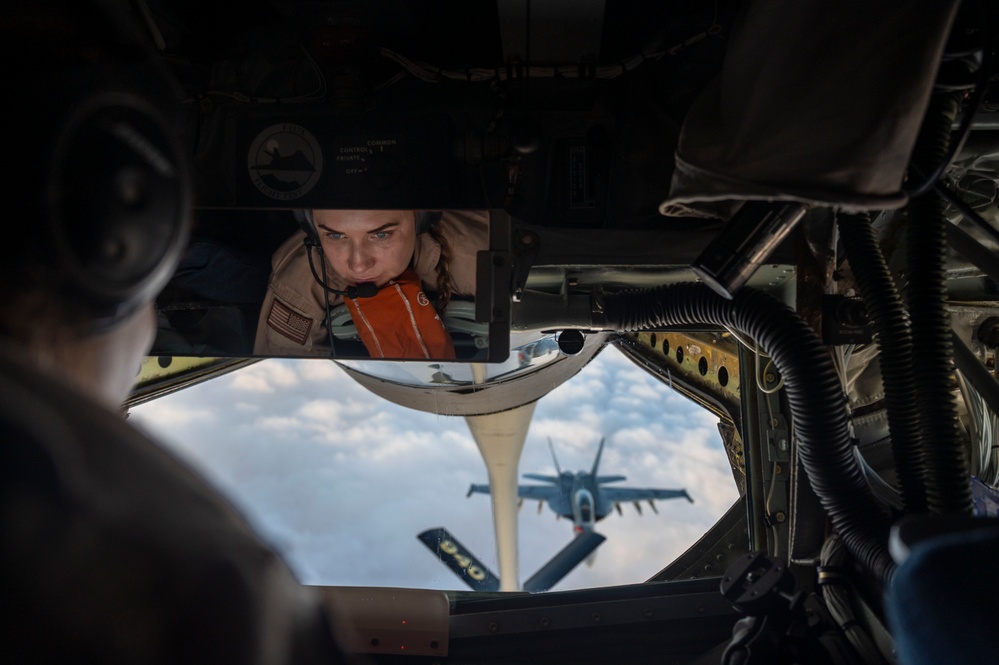 U.S. Navy F/A-18 Super Hornets refueled U.S. Navy F/A-18 Super Hornets refueled