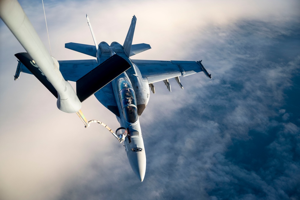 U.S. Navy F/A-18 Super Hornets refueled U.S. Navy F/A-18 Super Hornets refueled