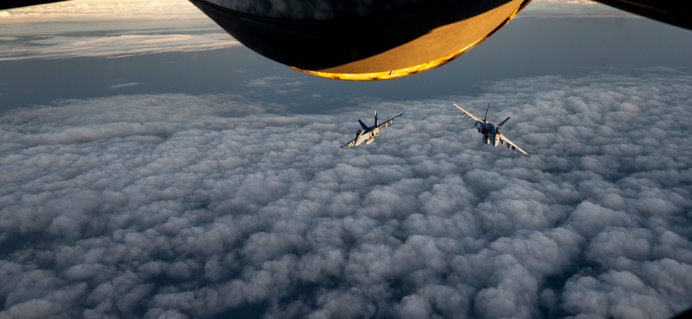 U.S. Navy F/A-18 Super Hornets refueled U.S. Navy F/A-18 Super Hornets refueled