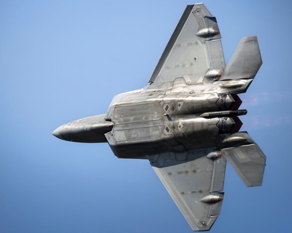Power in Motion: F-22 Performs at NAS Oceana