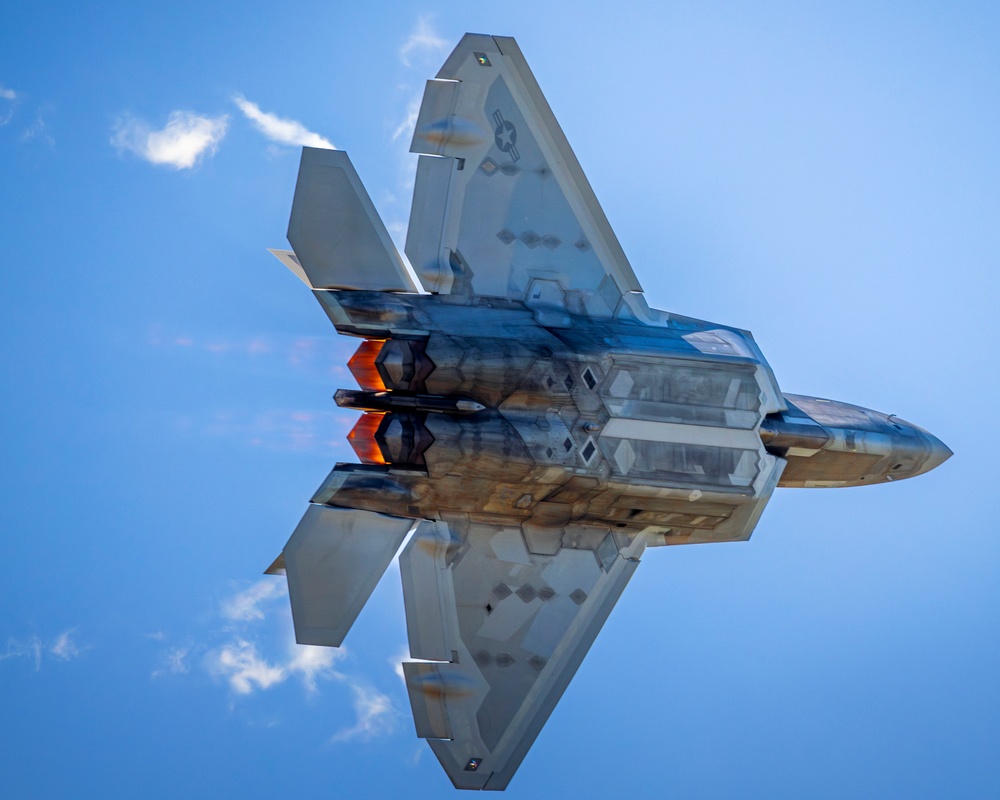 Power in Motion: F-22 Performs at NAS Oceana