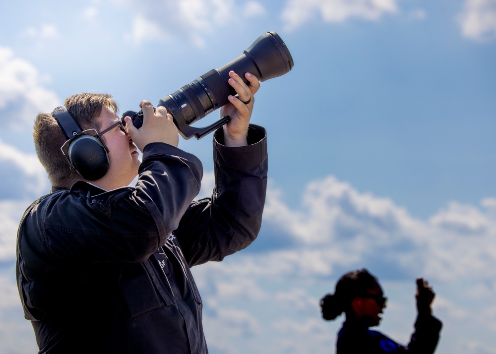 Power in Motion: F-22 Performs at NAS Oceana