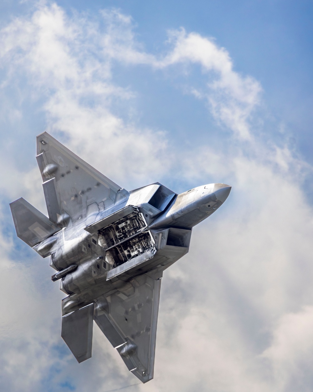 Power in Motion: F-22 Performs at NAS Oceana