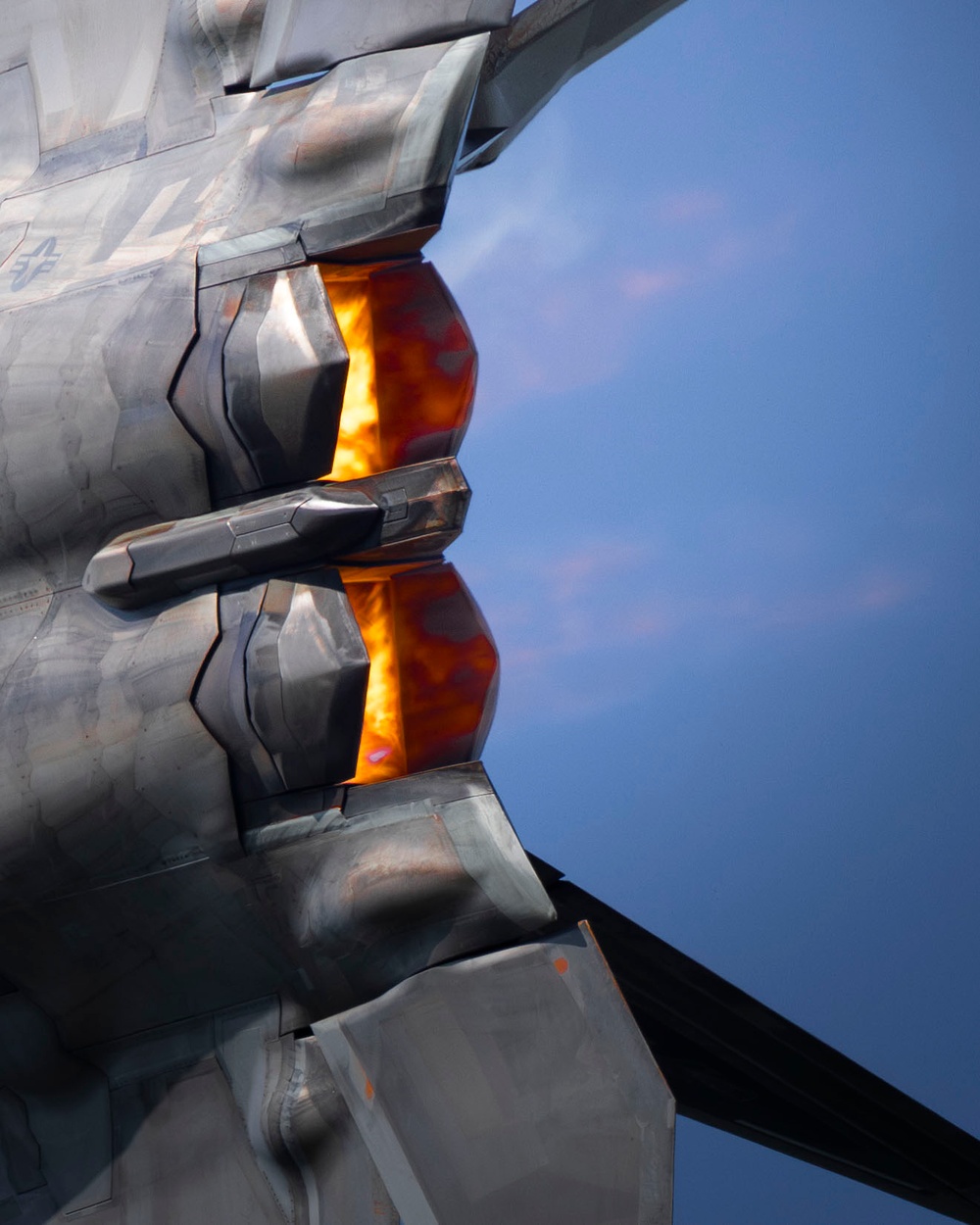 Power in Motion: F-22 Performs at NAS Oceana