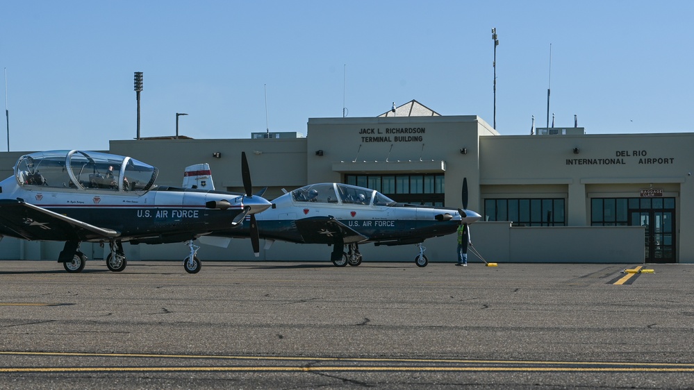 Laughlin Trains Pilots with help from KDRT Laughlin Trains Pilots with help from KDRT