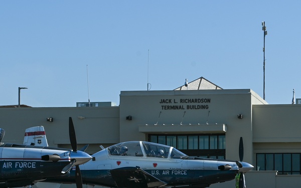 Laughlin Trains Pilots with help from KDRT