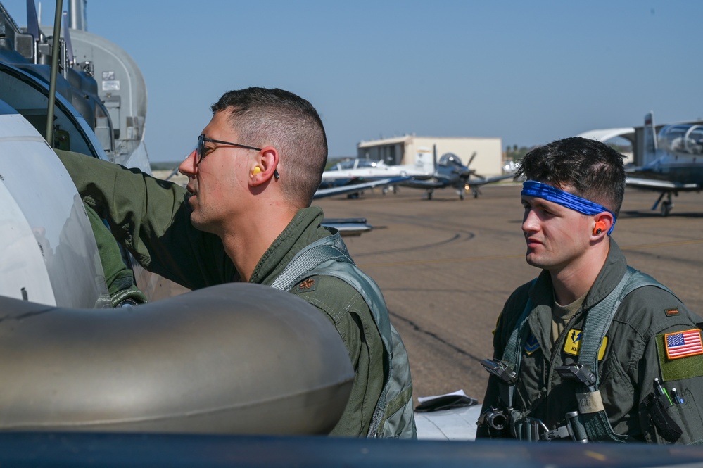 Laughlin Trains Pilots with help from KDRT Laughlin Trains Pilots with help from KDRT