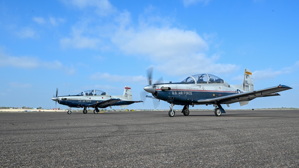 Laughlin Trains Pilots with help from KDRT Laughlin Trains Pilots with help from KDRT