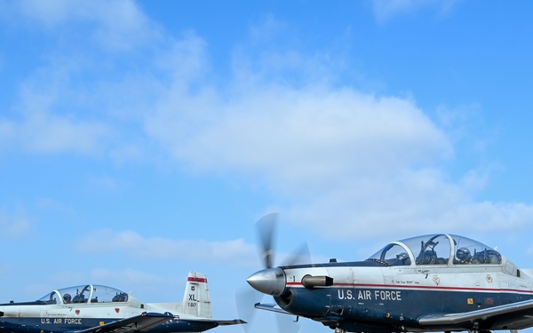 Laughlin Trains Pilots with help from KDRT