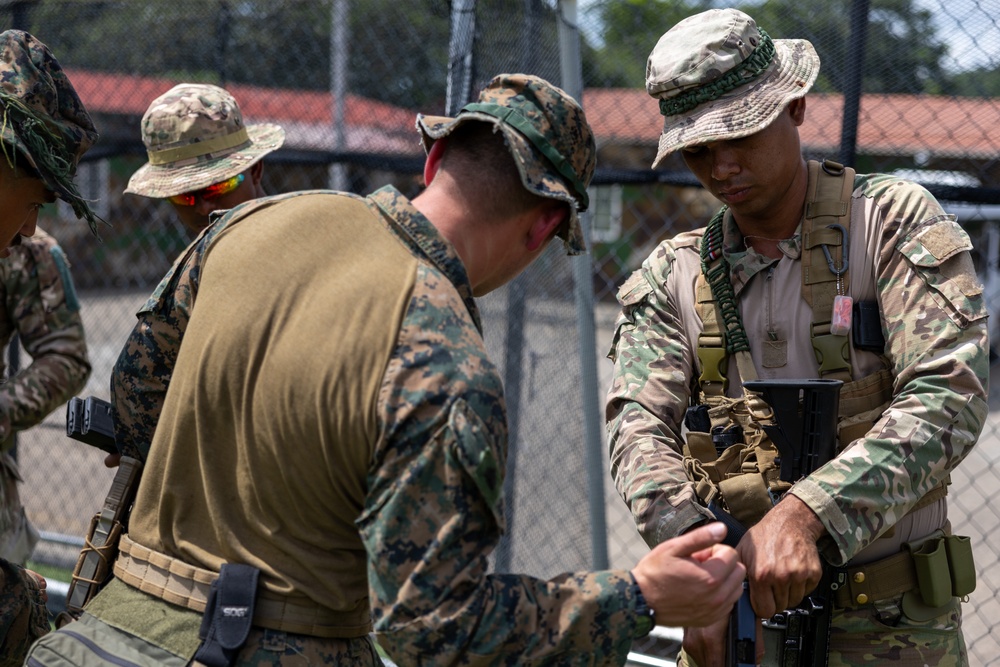 Marines and Panamanian Aeronaval Practice Weapons Handling