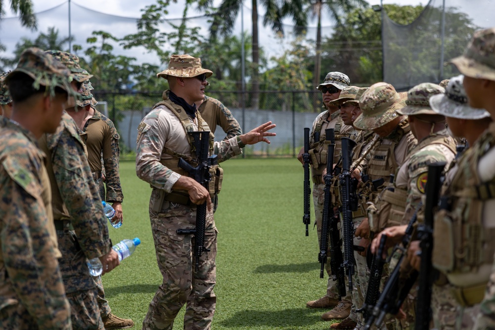 Marines and Panamanian Aeronaval Practice Weapons Handling