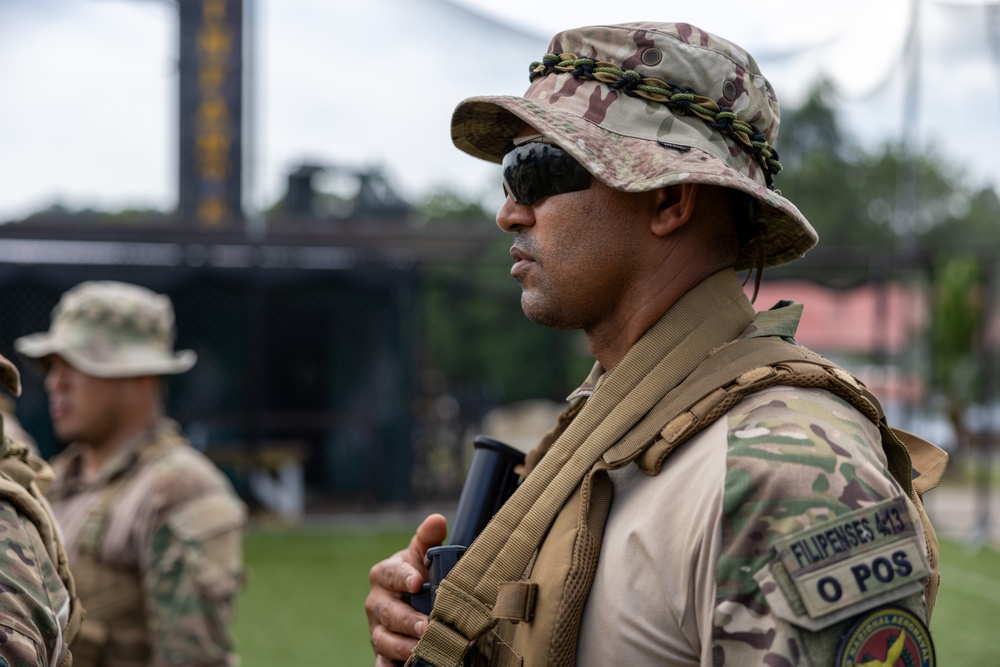 Marines and Panamanian Aeronaval Practice Weapons Handling