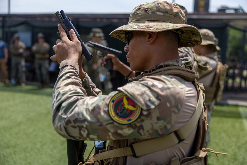 Marines and Panamanian Aeronaval Practice Weapons Handling