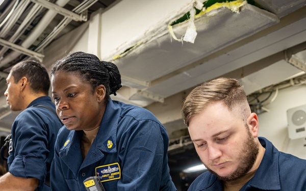 USS Iwo Jima Sailors Take The E-6 Exam