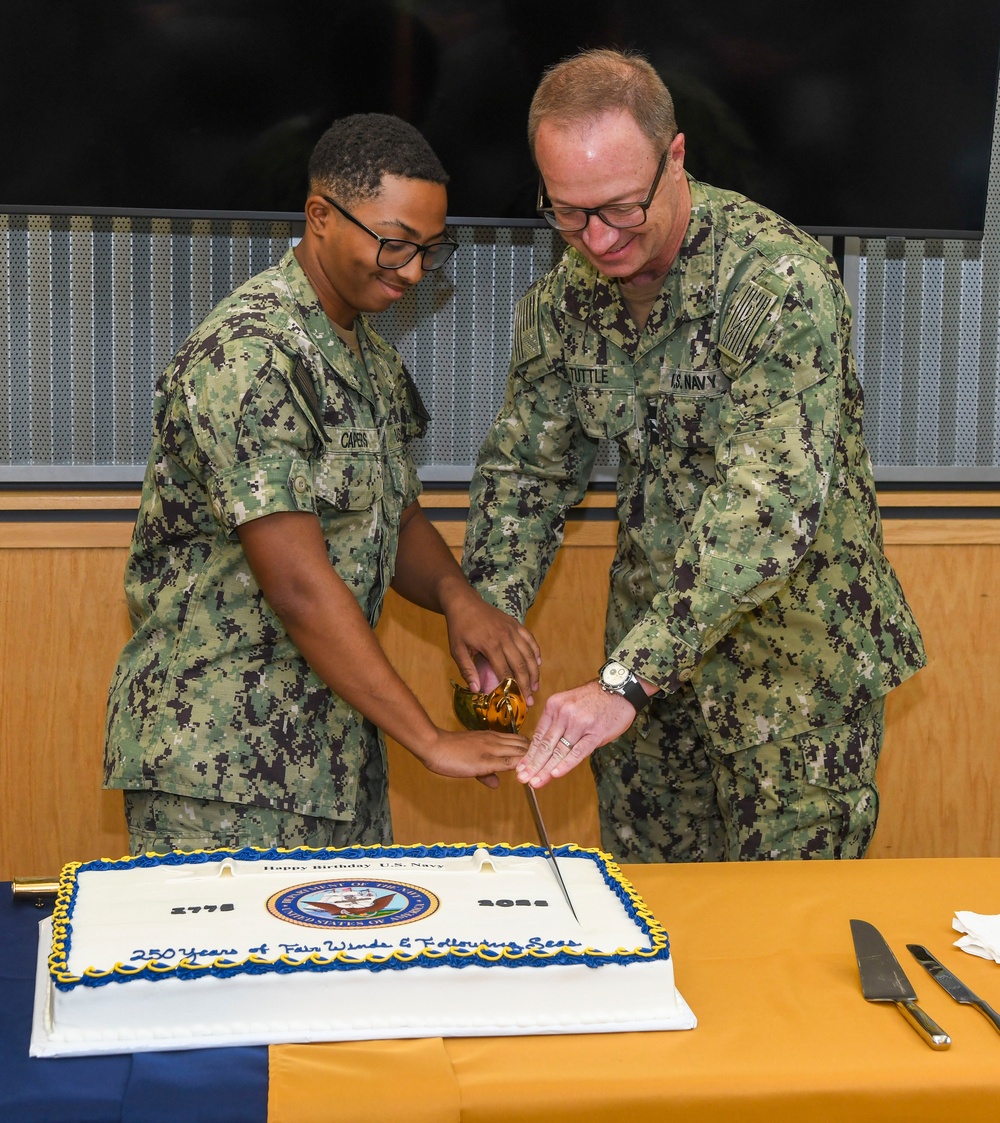 NMCCL holds cake-cutting for Navy 250th birthday