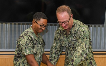 NMCCL holds cake-cutting for Navy 250th birthday