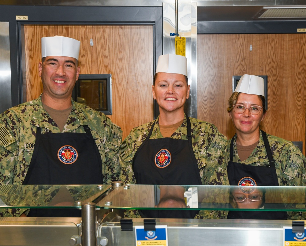 NMCCL holds cake-cutting for Navy 250th birthday