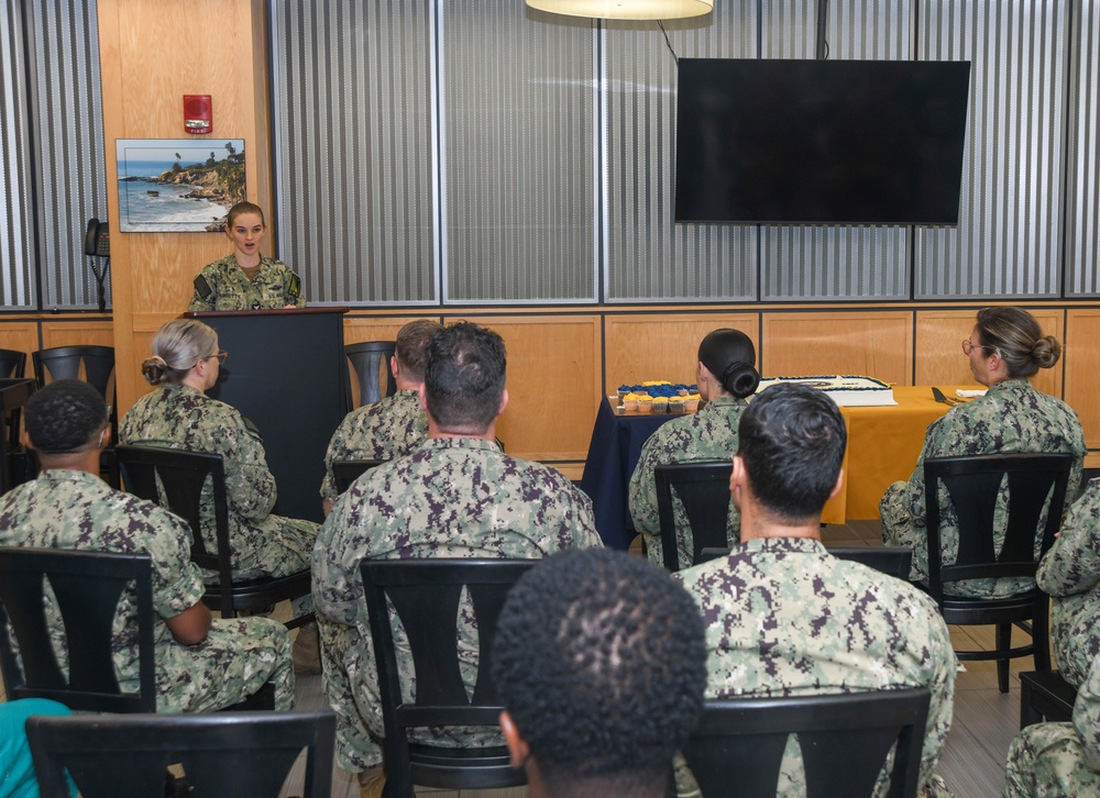 NMCCL holds cake-cutting for Navy 250th birthday