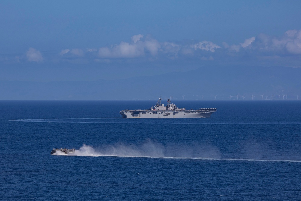 IWO ARG Conducts Amphibious Landing Operations