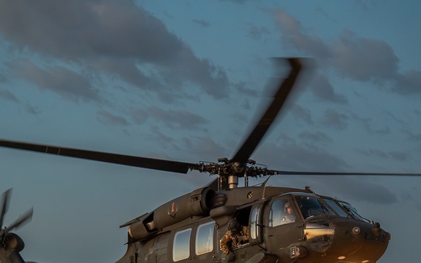 2-12IN Conducts an Air Assault in Ajo, Az.