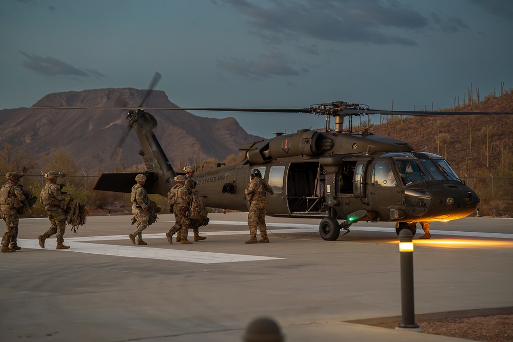 2-12IN Conducts an Air Assault in Ajo, Az.