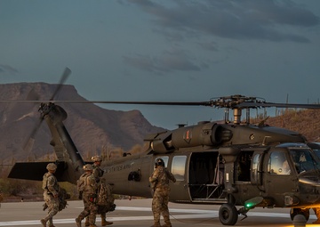 2-12IN Conducts an Air Assault in Ajo, Az.