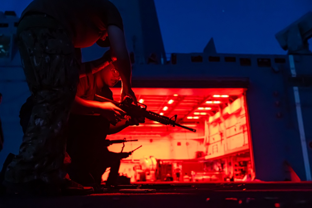 USS San Antonio (LPD 17) conduct M4 qualification shoot