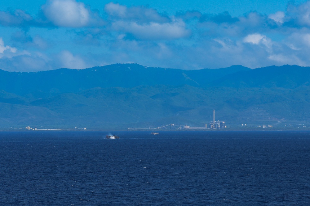 USS Iwo Jima and 22nd MEU (SOC) Conduct a Amphibious Operation