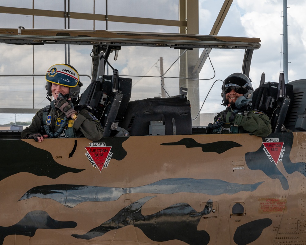 T-6 Maintainer gets an incentive ride from 85 FTS T-6 Maintainer gets an incentive ride from 85 FTS