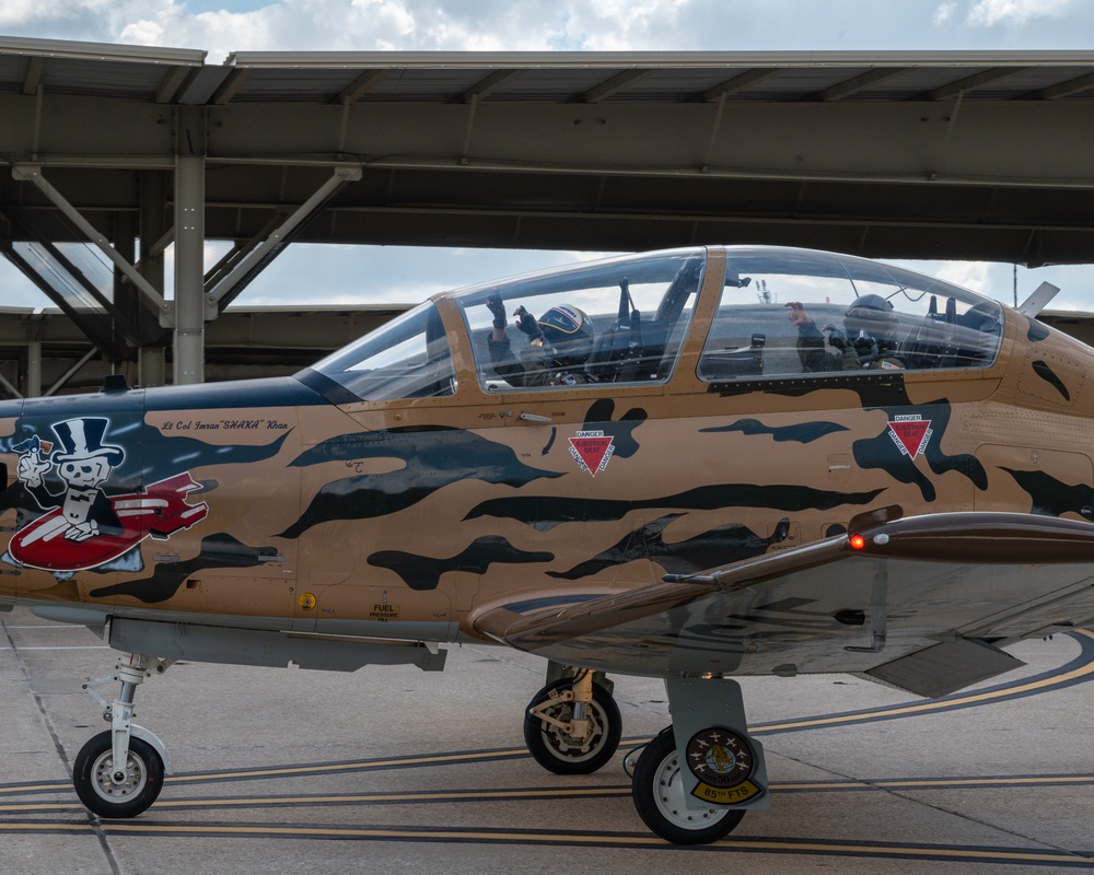T-6 Maintainer gets an incentive ride from 85 FTS T-6 Maintainer gets an incentive ride from 85 FTS